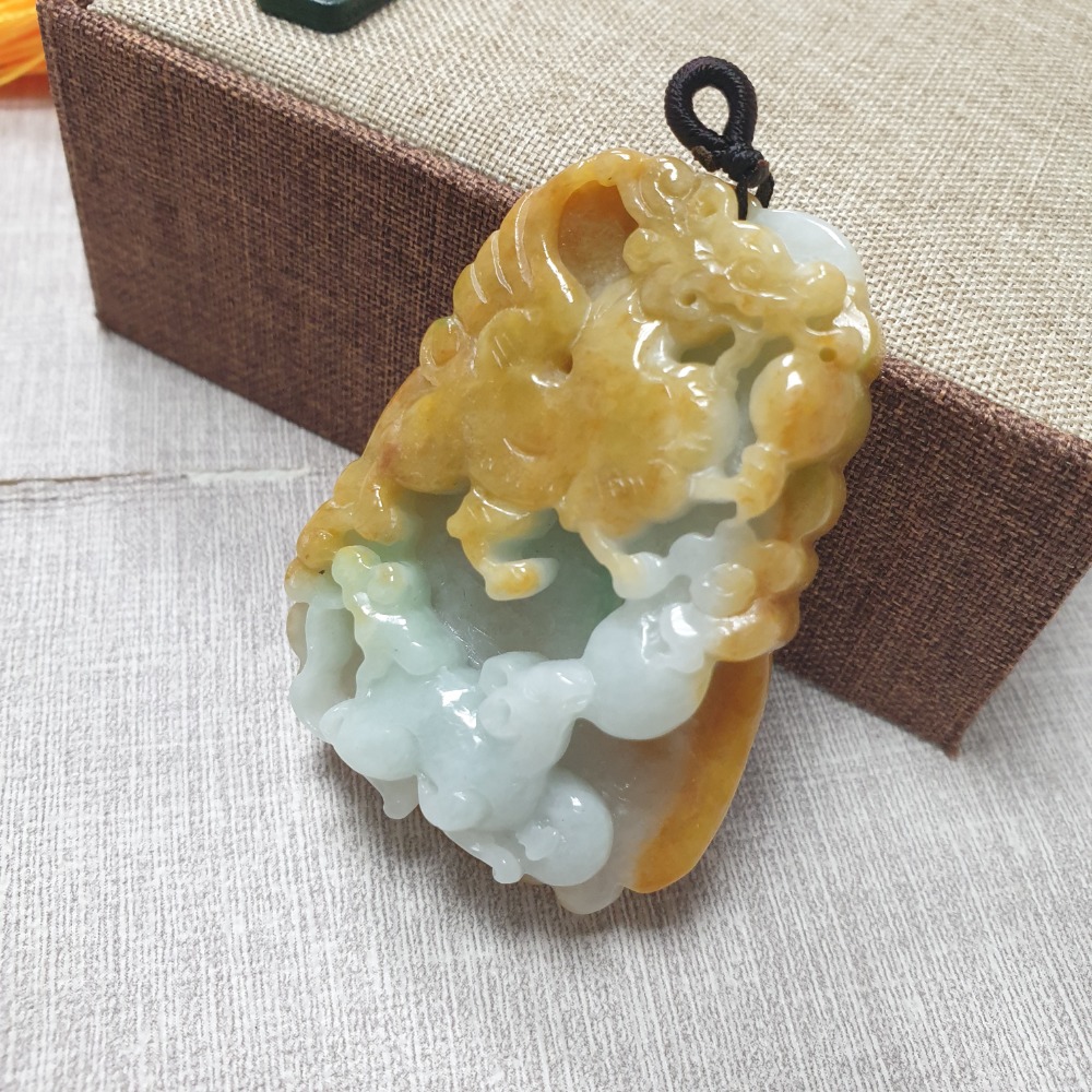 逸品軒~天然緬甸玉A貨-Z6176-黃翡招財墜子    長55.1mm寬37.6mm厚13.9mm    💰特價228-細節圖2