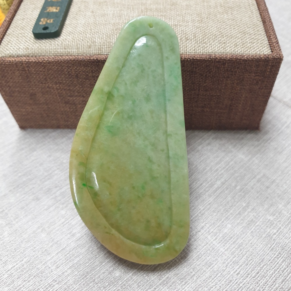 逸品軒~天然緬甸玉A貨-Z6179-黃加綠觀音墜子 長74.8mm寬37.8mm厚14.1mm 💰特價1980元 •-細節圖4