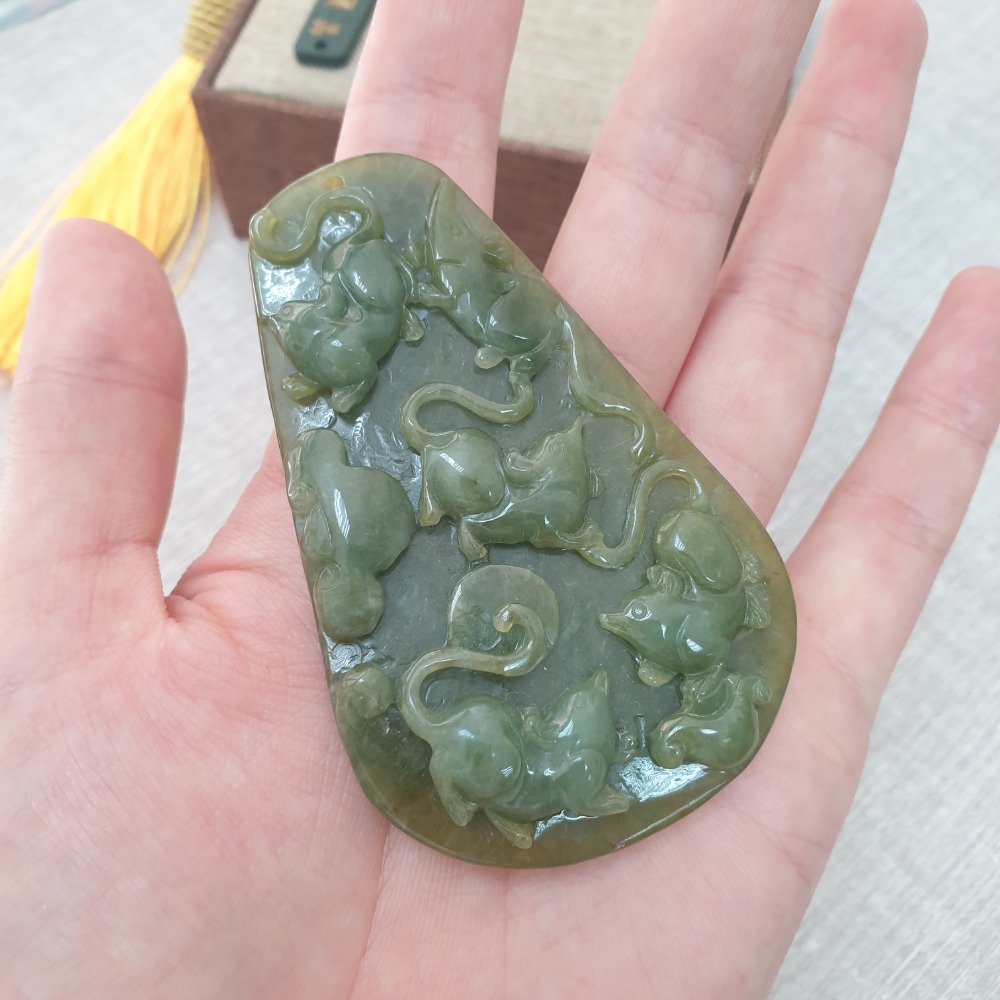 逸品軒~天然緬甸玉A貨-Z6180-秋香五鼠運財墜子    長74.7mm寬46.8mm 厚9.7mm    ♥️特價9-細節圖5