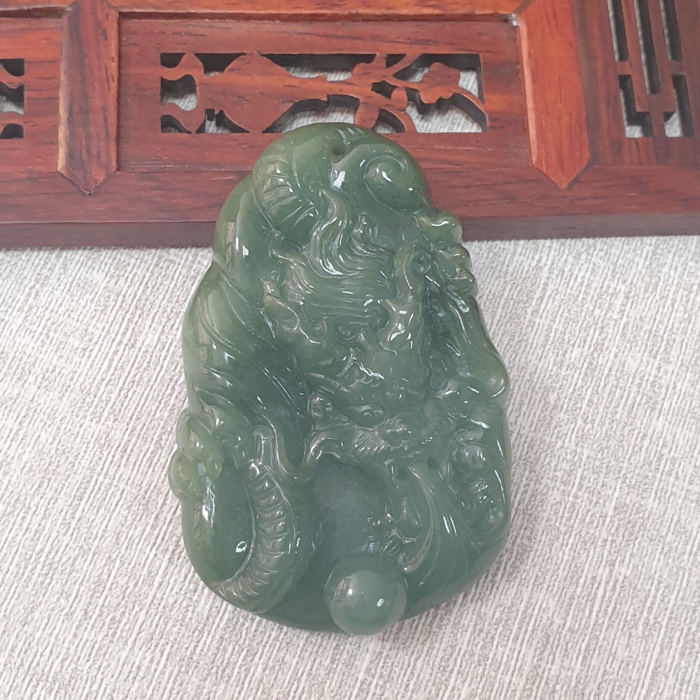 逸品軒～天然緬甸玉A貨-Z6197-油青龍牌墜子  長58.8mm寬38mm厚9.9mm  💰優惠價1800元-細節圖2