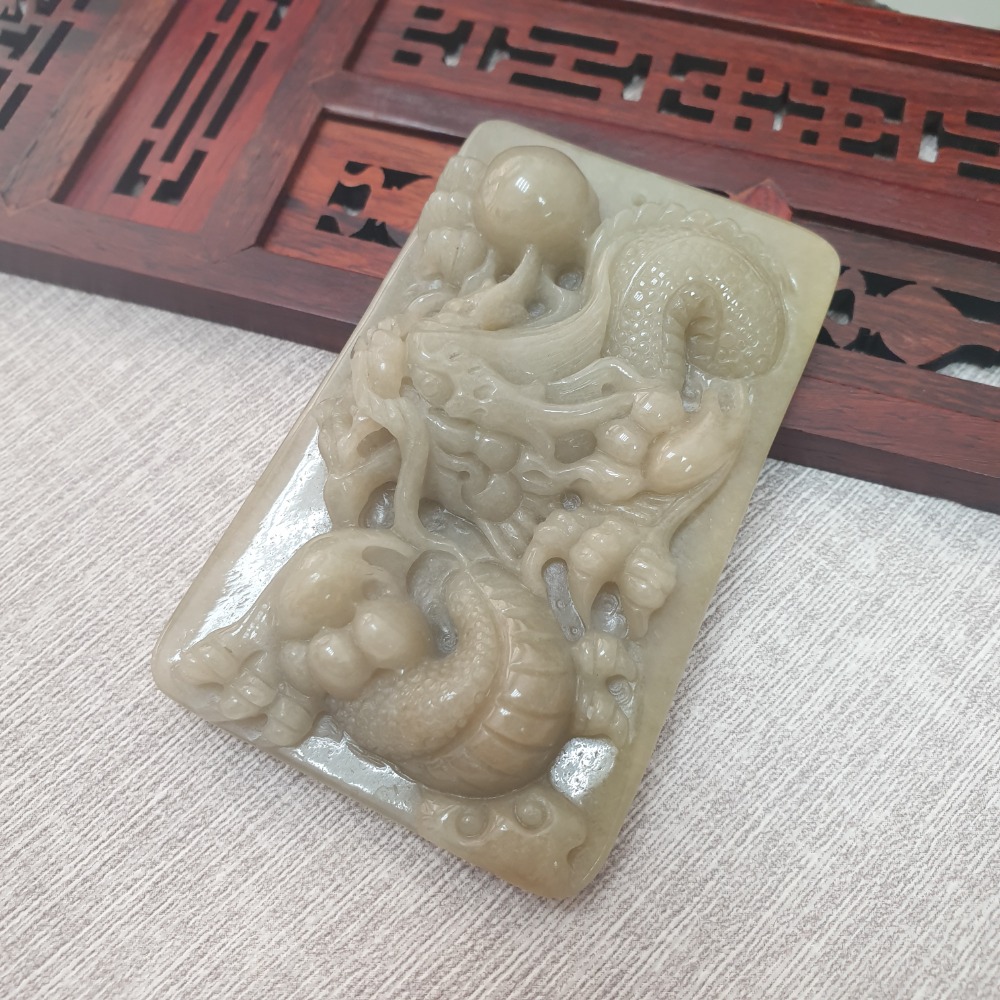 逸品軒～天然緬甸玉A貨-Z6205-黃翡龍牌墜子  長70.3mm寬45.8mm厚16mm  💰優惠價1680元-細節圖4