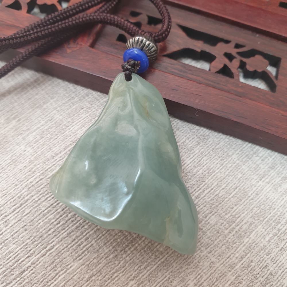 逸品軒～天然緬甸玉A貨-Z6208-隨形墜子 長29.7mm寬30.7mm厚12.7mm 💰特價888元-細節圖4