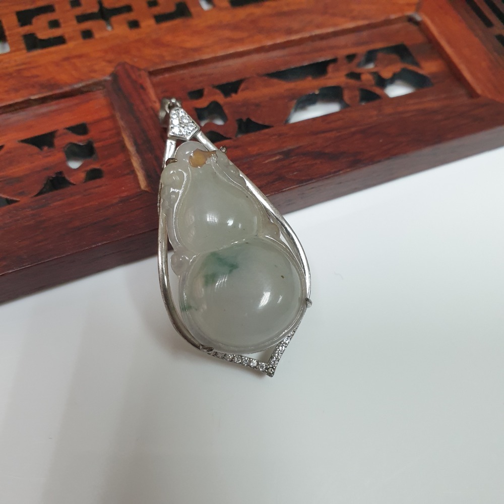 逸品軒～天然緬甸玉A貨-Z6216-冰糯飄花葫蘆墜子  長28.5mm寬16.5mm厚7.4mm  💰特價600元-細節圖2