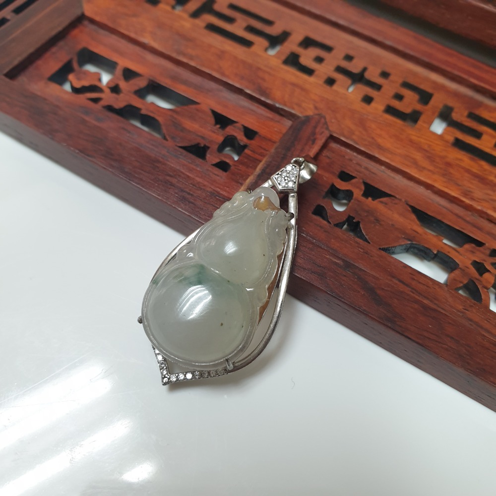 逸品軒～天然緬甸玉A貨-Z6216-冰糯飄花葫蘆墜子  長28.5mm寬16.5mm厚7.4mm  💰特價600元-細節圖3