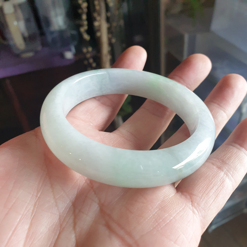 逸品軒~天然緬甸玉A貨-Y705-飄花玉鐲 寬14.3mm厚9mm內徑58.6mm18.6圍 有不明顯細紋無摳。水頭好。-細節圖4