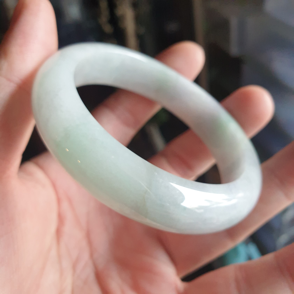 逸品軒~天然緬甸玉A貨-Y705-飄花玉鐲 寬14.3mm厚9mm內徑58.6mm18.6圍 有不明顯細紋無摳。水頭好。-細節圖5