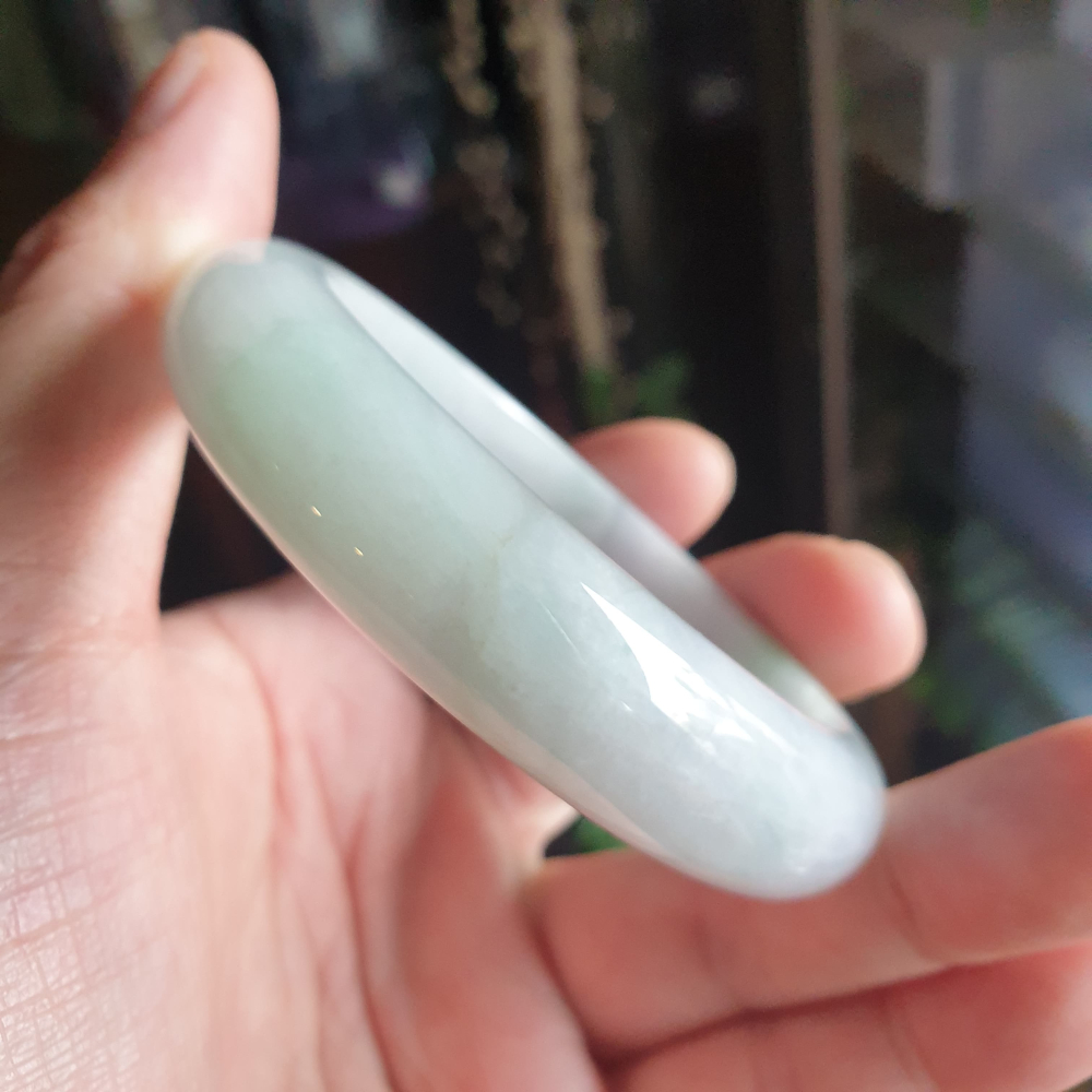 逸品軒~天然緬甸玉A貨-Y705-飄花玉鐲 寬14.3mm厚9mm內徑58.6mm18.6圍 有不明顯細紋無摳。水頭好。-細節圖6