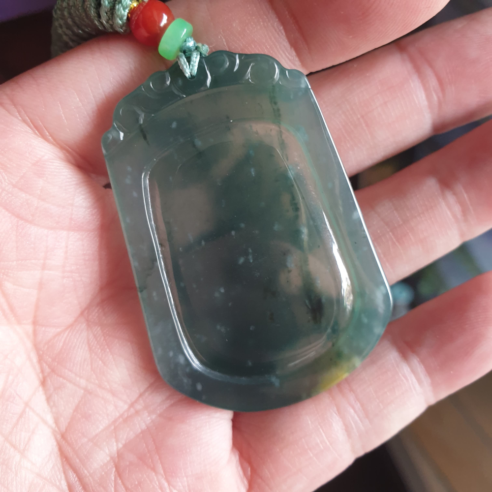 逸品軒~天然翡翠玉A貨-R2062-瓜料冰種錢鼠墜子 長54.1mm寬36.9mm厚6.6mm 雕刻精細，錢鼠叼錢幣，超-細節圖5