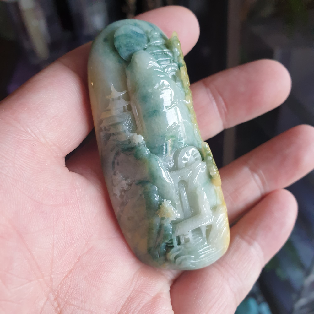 逸品軒~天然緬甸玉A貨-R2063-黃翡飄花山水貴人墜子 長68.6mm寬31.1mm厚16.3mm 顏色濃郁，非常顯眼-細節圖7