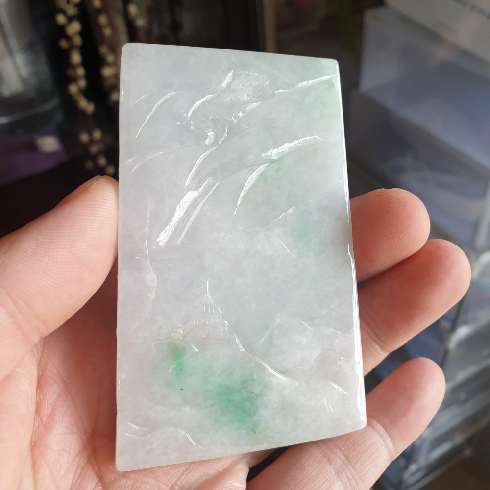 逸品軒~天然緬甸玉A貨-R2071-冰糯白底青山水貴人墜子 長83.7mm寬53.6mm厚9.5mm 水頭好，雕工精細層-細節圖3