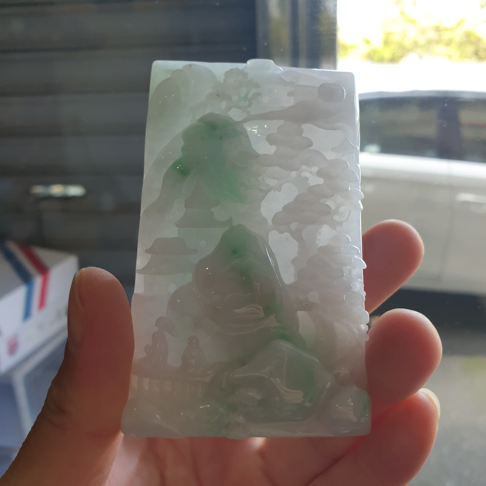 逸品軒~天然緬甸玉A貨-R2071-冰糯白底青山水貴人墜子 長83.7mm寬53.6mm厚9.5mm 水頭好，雕工精細層-細節圖4