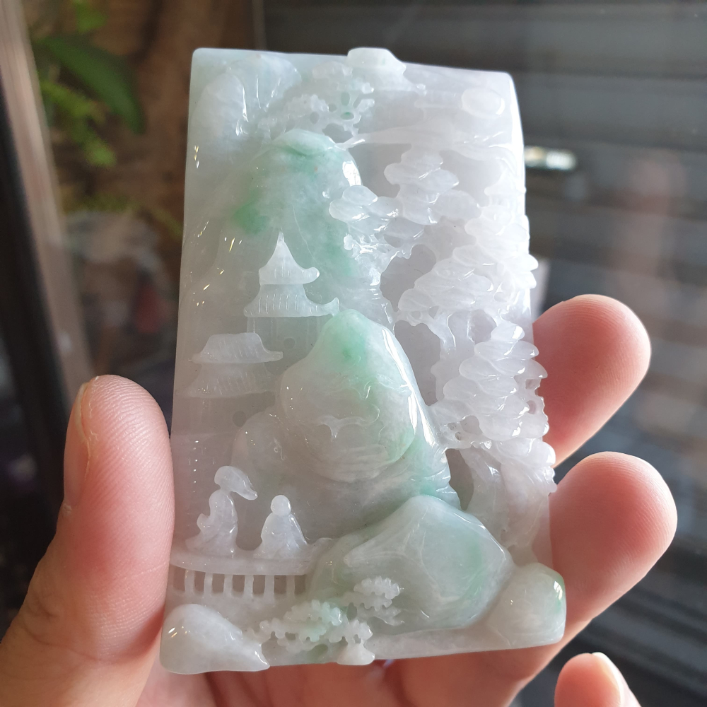 逸品軒~天然緬甸玉A貨-R2071-冰糯白底青山水貴人墜子 長83.7mm寬53.6mm厚9.5mm 水頭好，雕工精細層-細節圖5