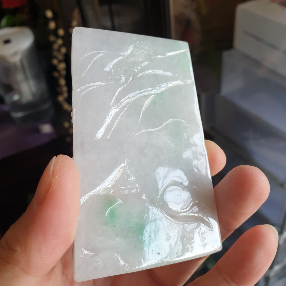 逸品軒~天然緬甸玉A貨-R2071-冰糯白底青山水貴人墜子 長83.7mm寬53.6mm厚9.5mm 水頭好，雕工精細層-細節圖6