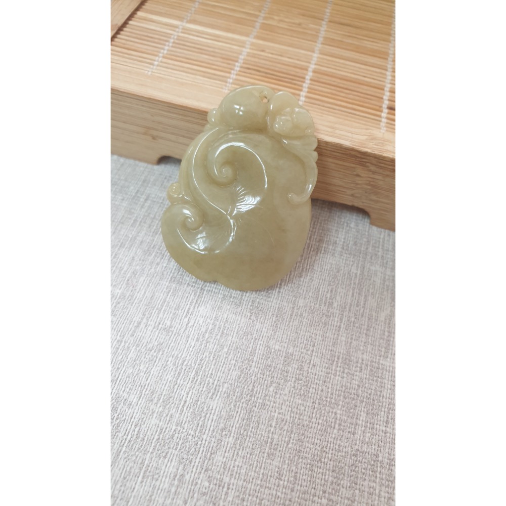 逸品軒～天然緬甸玉A貨-Z6248- 黃翡如意墜子  長44.3mm寬32.7mm厚6.7mm  💰特價888元-細節圖4