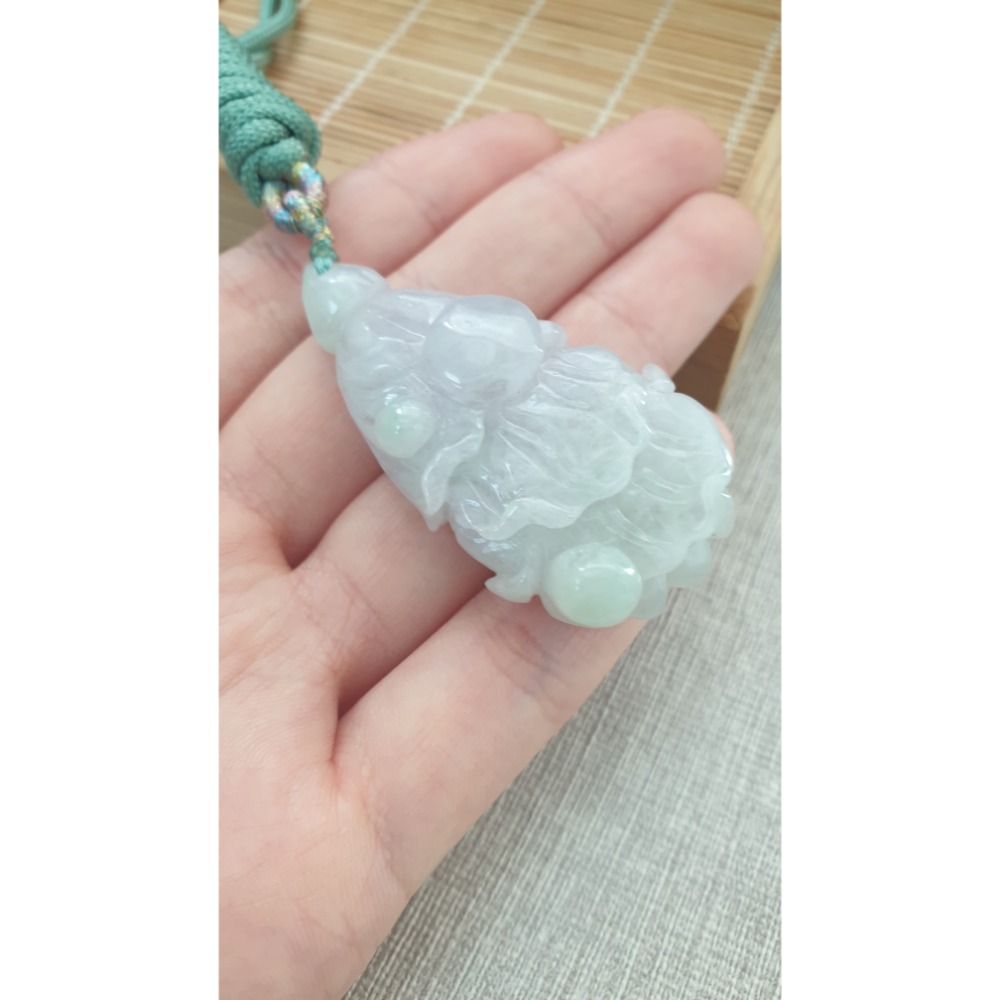 逸品軒～天然緬甸玉A貨-Z6259-冰糯白菜墜子  長49.2mm寬26.8mm厚12.8mm  💰特價1280元-細節圖3