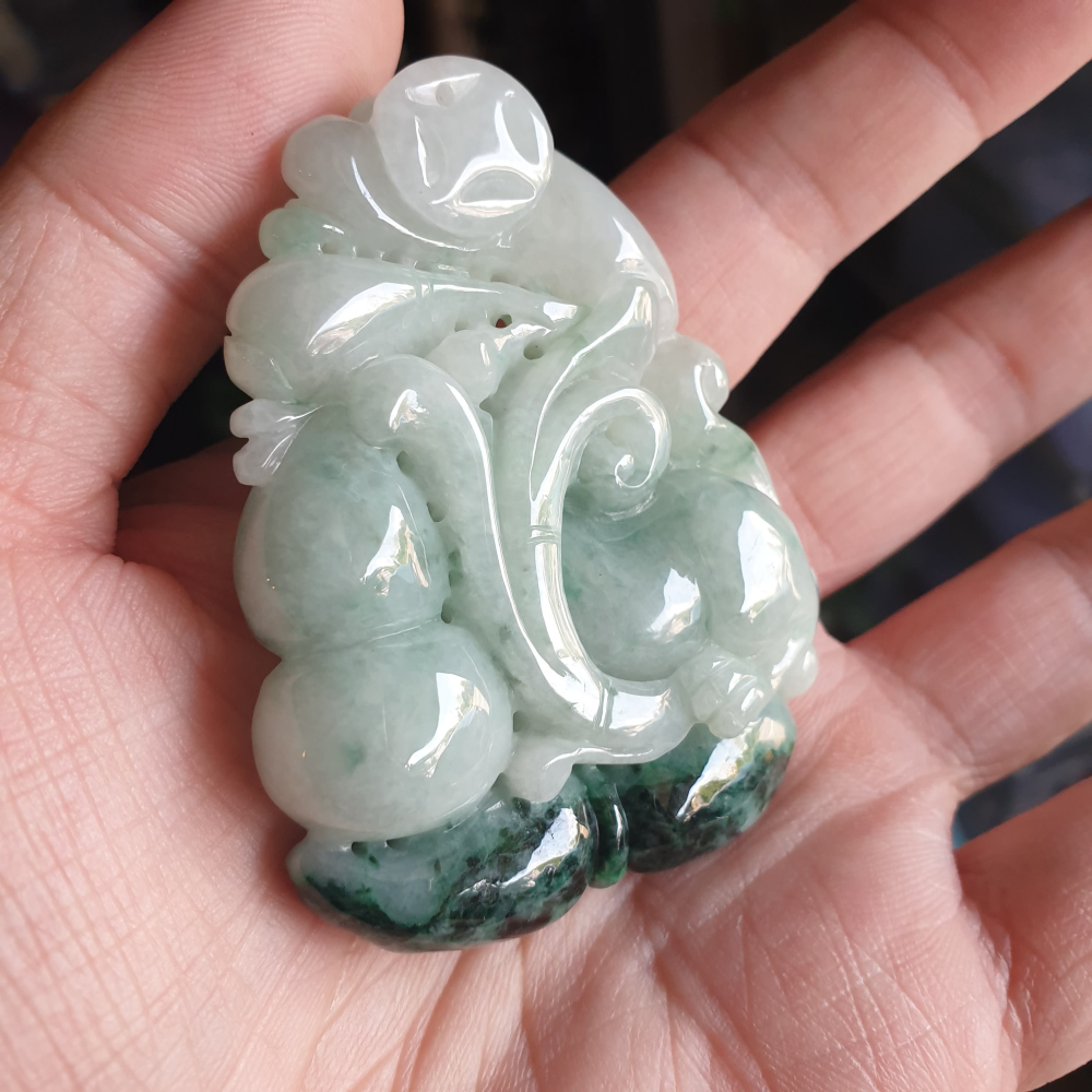 逸品軒~天然緬甸玉A貨-R2109-細糯飄花子母貔貅墜子 長64.7mm寬50mm厚16.2mm 雙面精雕，雕工精細。-細節圖6