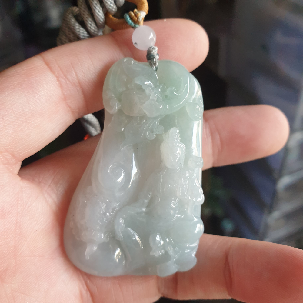 逸品軒~天然緬甸玉A貨-R2112-細糯文殊菩薩墜子 長57.1mm寬35.6mm厚10.7mm 玉質細膩，雕工立體，顏-細節圖3