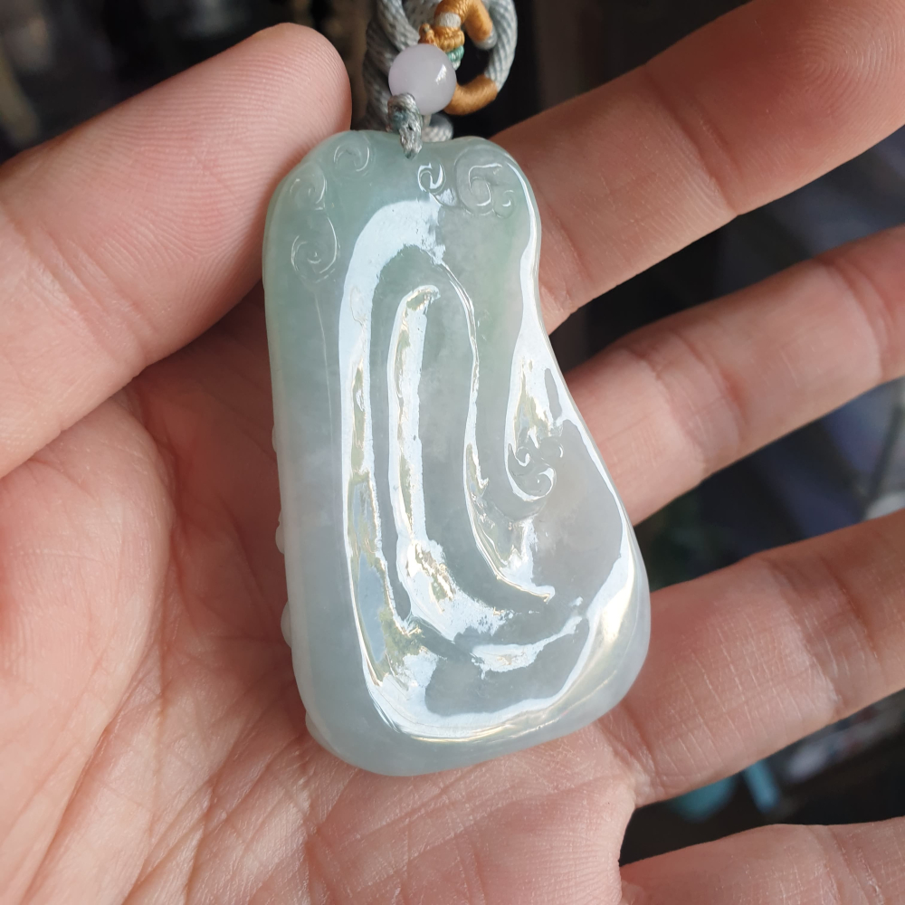 逸品軒~天然緬甸玉A貨-R2112-細糯文殊菩薩墜子 長57.1mm寬35.6mm厚10.7mm 玉質細膩，雕工立體，顏-細節圖5