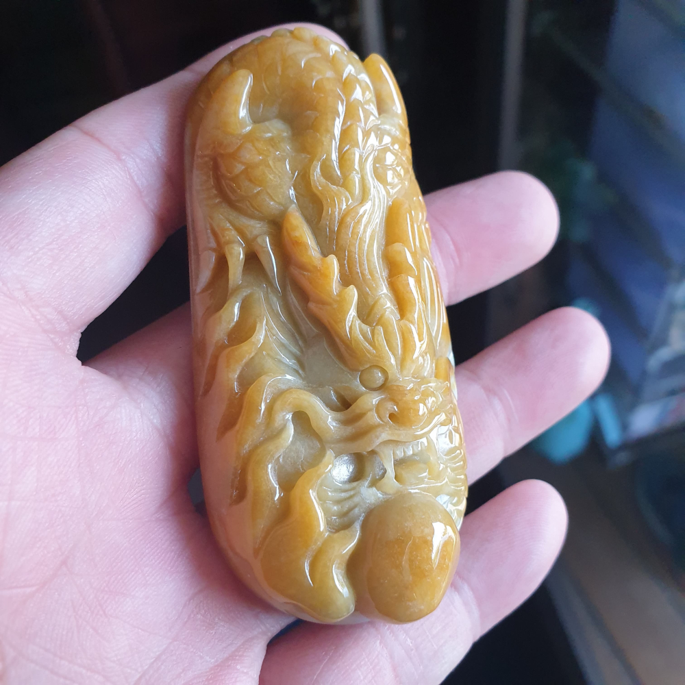 逸品軒～天然緬甸玉A貨-R2115-黃翡神龍護主墜子 長78.8mm寬38.5mm厚17mm 黃翡滿色，顏色亮麗，三爪-細節圖2