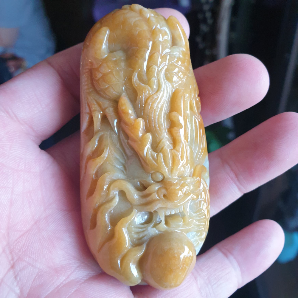 逸品軒～天然緬甸玉A貨-R2115-黃翡神龍護主墜子 長78.8mm寬38.5mm厚17mm 黃翡滿色，顏色亮麗，三爪-細節圖5