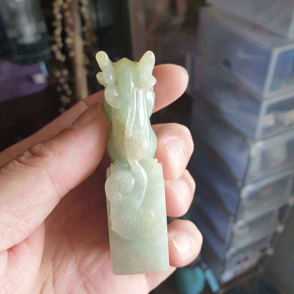 逸品軒～天然緬甸玉A貨-R2120-回頭麒麟印章/擺件 長69.7mm寬41.7厚18.1mm 雕刻有巧思，顏色好看，麒-細節圖2