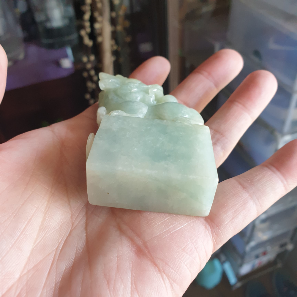 逸品軒～天然緬甸玉A貨-R2120-回頭麒麟印章/擺件 長69.7mm寬41.7厚18.1mm 雕刻有巧思，顏色好看，麒-細節圖4