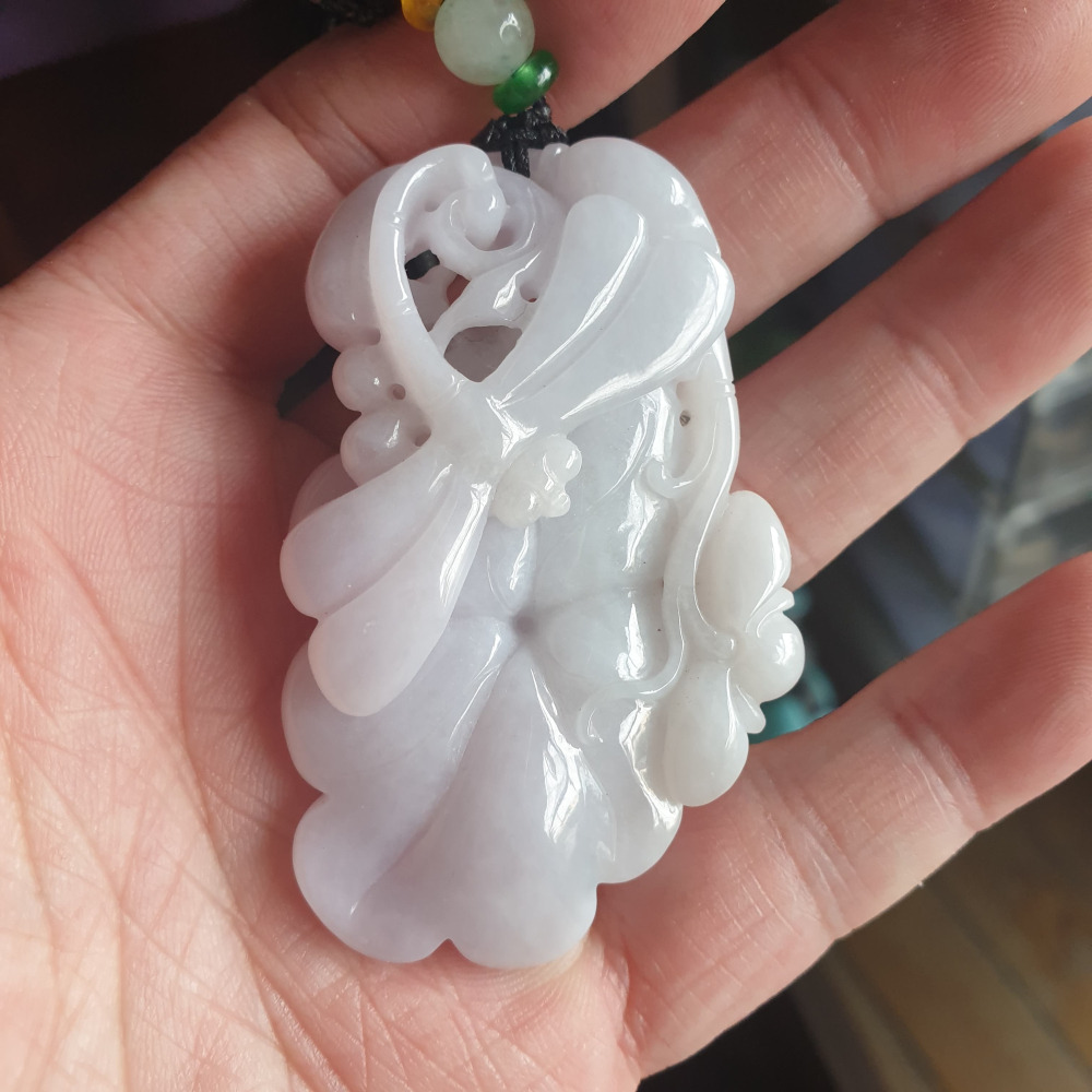 逸品軒~天然緬甸玉A貨-R2129-紫羅蘭蜻蜓荷葉墜子 長65mm寬39.9mm厚14.5mm 水頭好，玉質細膩。-細節圖7