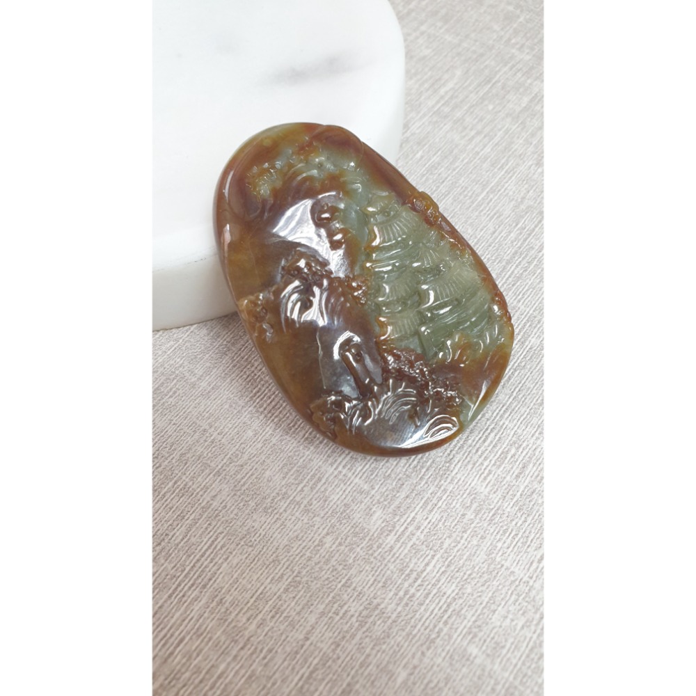 逸品軒～天然緬甸玉A貨-Z6270-黃翡山水墜子  長58mm寬40.4mm厚7.1mm  💰特價1800元  🔆雕-細節圖3