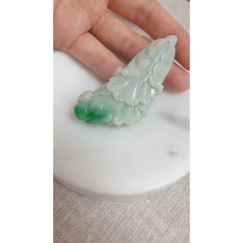 逸品軒～天然緬甸玉A貨-Z6271-白底青白菜墜子  長68.5mm寬33.1mm厚10.8mm  💰特價1800元-細節圖2