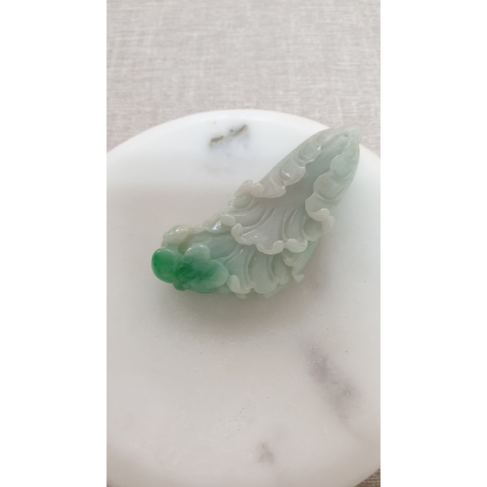 逸品軒～天然緬甸玉A貨-Z6271-白底青白菜墜子  長68.5mm寬33.1mm厚10.8mm  💰特價1800元-細節圖4