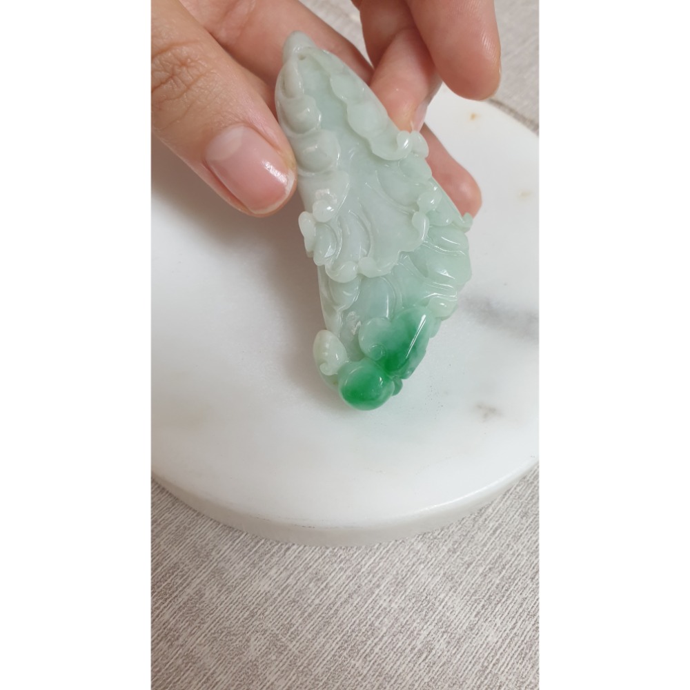 逸品軒～天然緬甸玉A貨-Z6271-白底青白菜墜子  長68.5mm寬33.1mm厚10.8mm  💰特價1800元-細節圖5