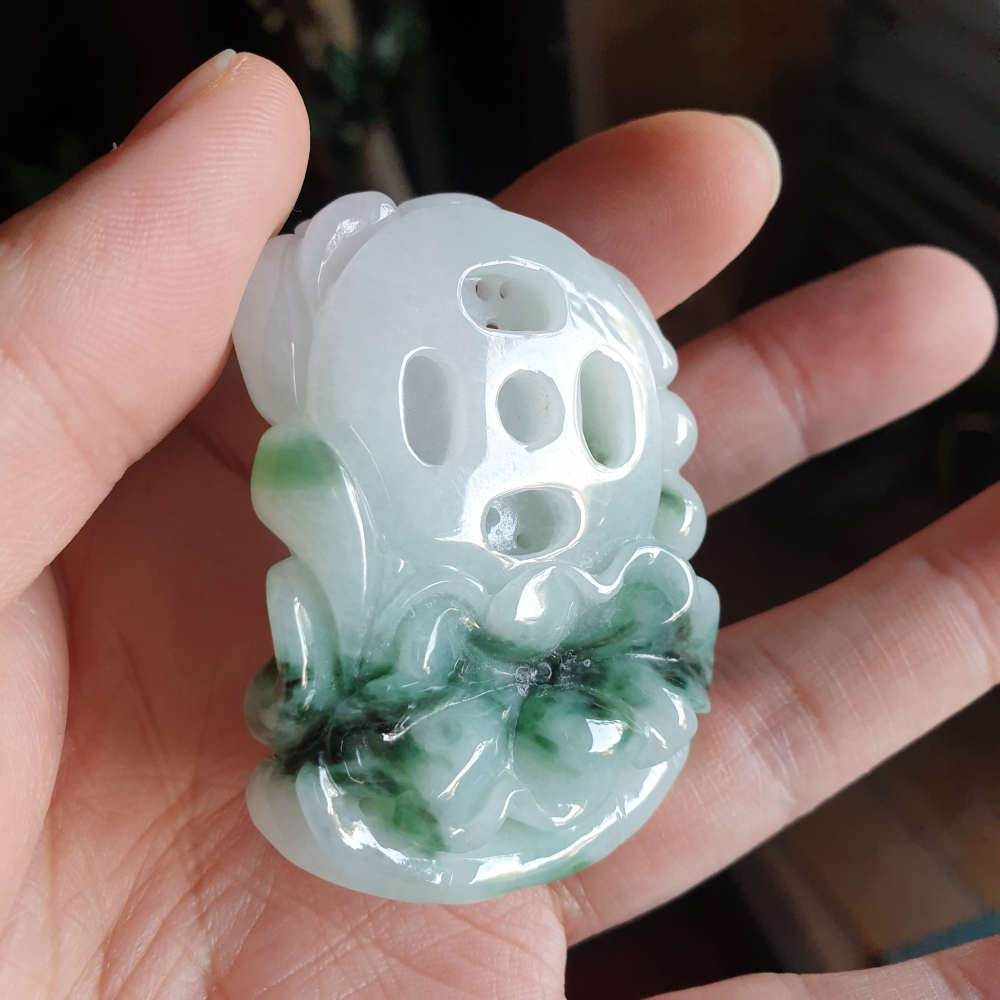 逸品軒~天然緬甸玉A貨-R2145-冰細糯紫羅蘭帶飄花天鵝墜子 長57mm寬42.5mm厚15.1mm玉質細膩，水頭好-細節圖2