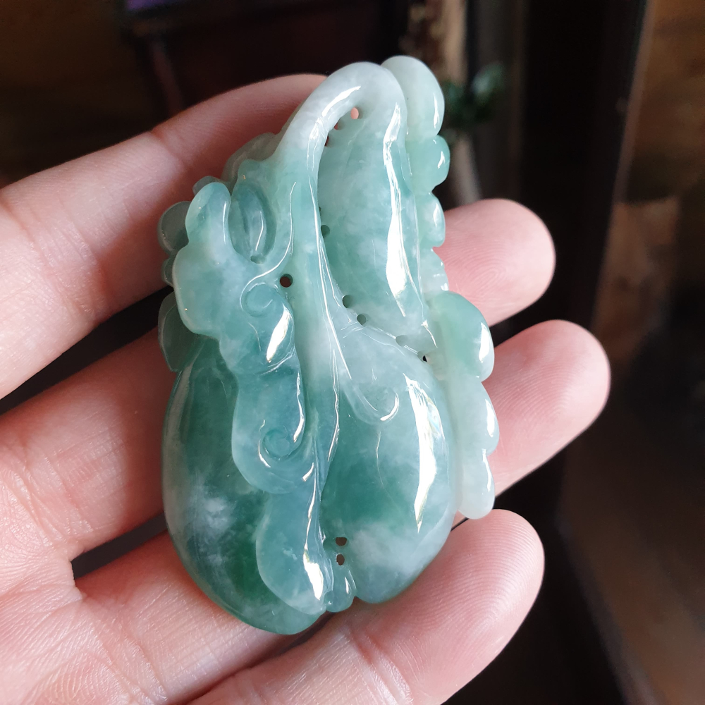 逸品軒~天然緬甸玉A貨-R2146-冰糯飄花玉蘭花墜子 長67.6mm寬35.3mm厚12.8mm 種水好，顏色漂亮。-細節圖2