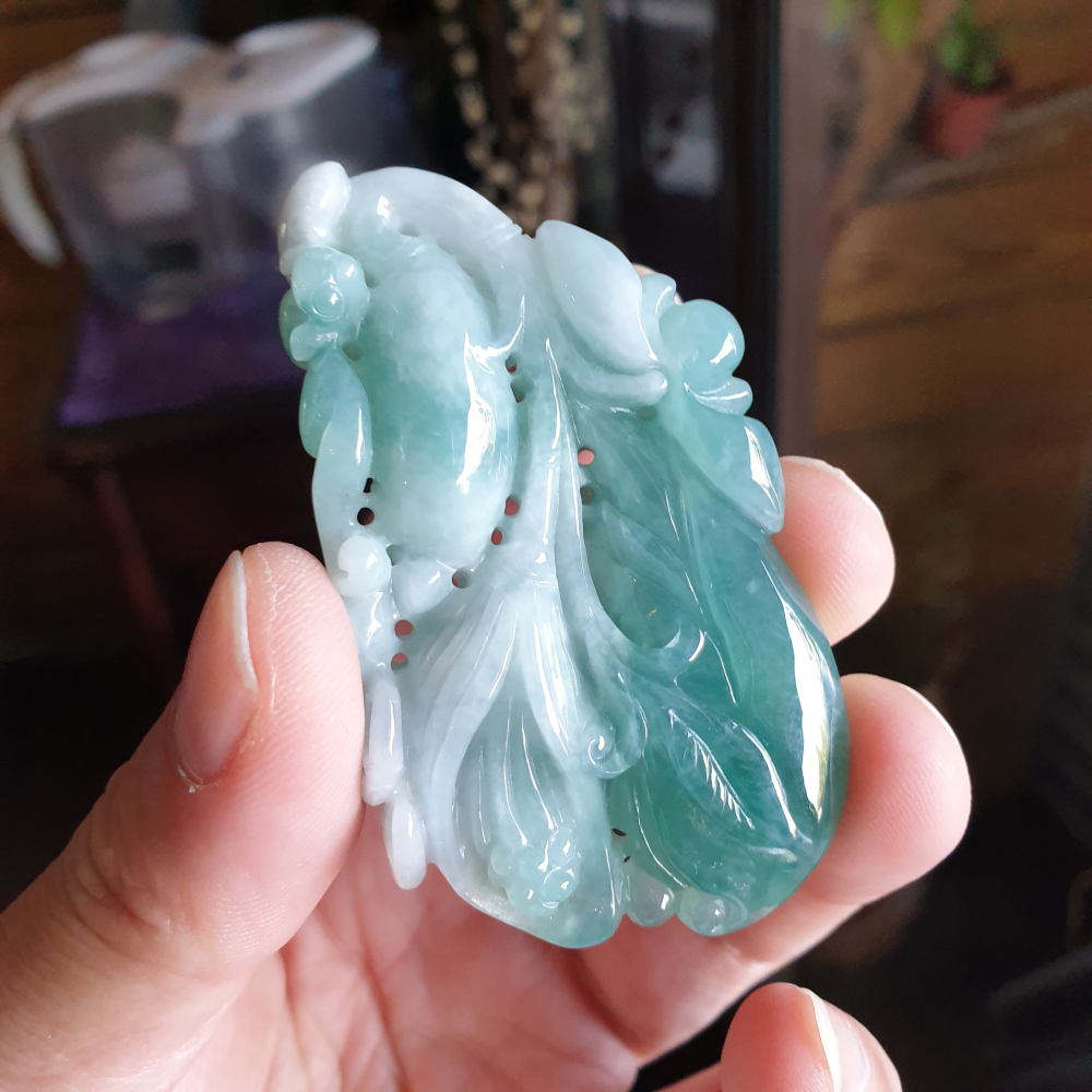 逸品軒~天然緬甸玉A貨-R2146-冰糯飄花玉蘭花墜子 長67.6mm寬35.3mm厚12.8mm 種水好，顏色漂亮。-細節圖3