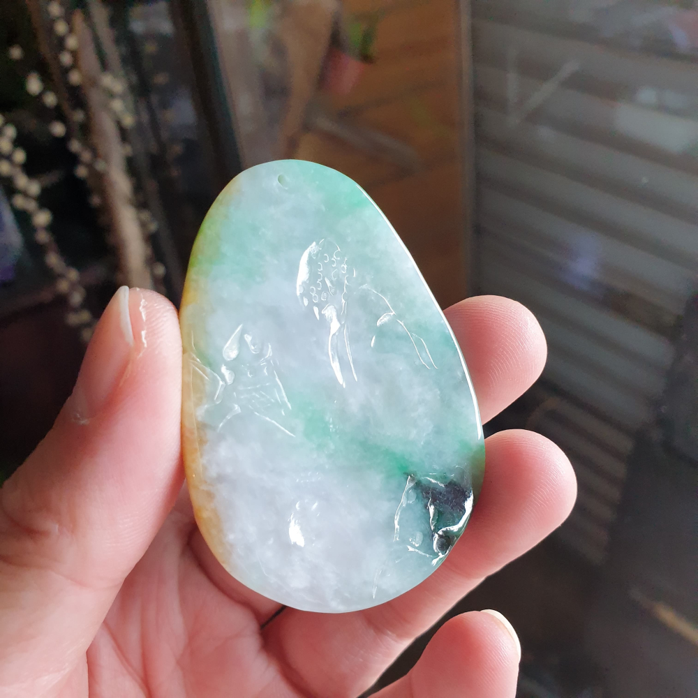 逸品軒~天然緬甸玉A貨-R2150-冰糯三彩山水貴人墜子 長59.4mm寬42mm厚5.6mm 水頭好，玉質細膩-細節圖4