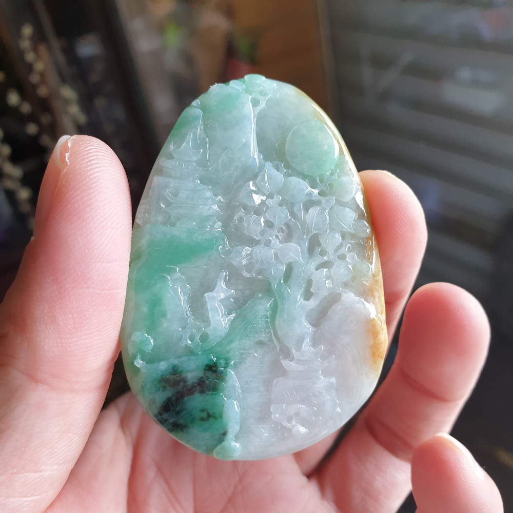 逸品軒~天然緬甸玉A貨-R2150-冰糯三彩山水貴人墜子 長59.4mm寬42mm厚5.6mm 水頭好，玉質細膩-細節圖5