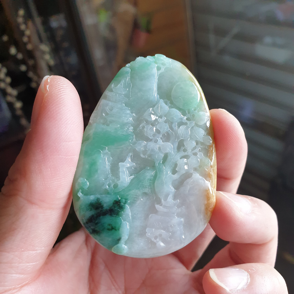 逸品軒~天然緬甸玉A貨-R2150-冰糯三彩山水貴人墜子 長59.4mm寬42mm厚5.6mm 水頭好，玉質細膩-細節圖6