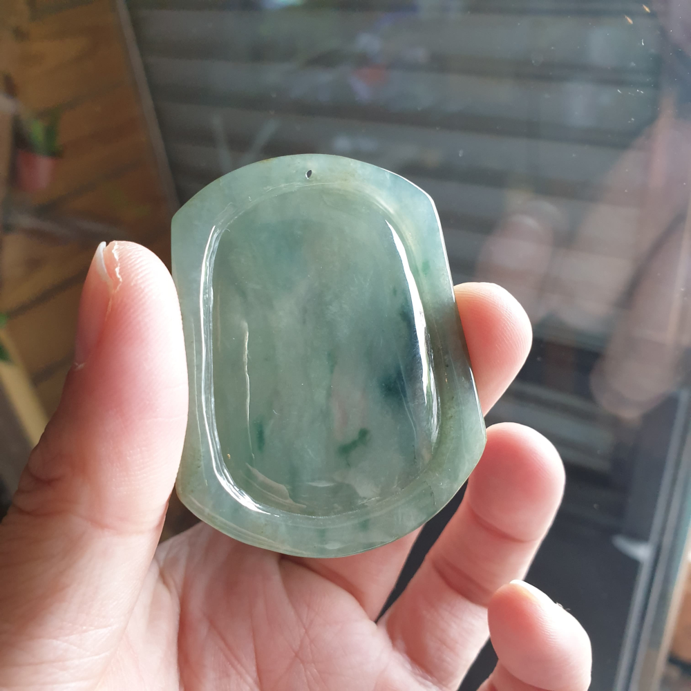 逸品軒~天然緬甸玉A貨-R2154-冰細糯飄花山水墜子 長56.6mm寬46.4mm厚6.5mm 玉質細膩，水頭好-細節圖2