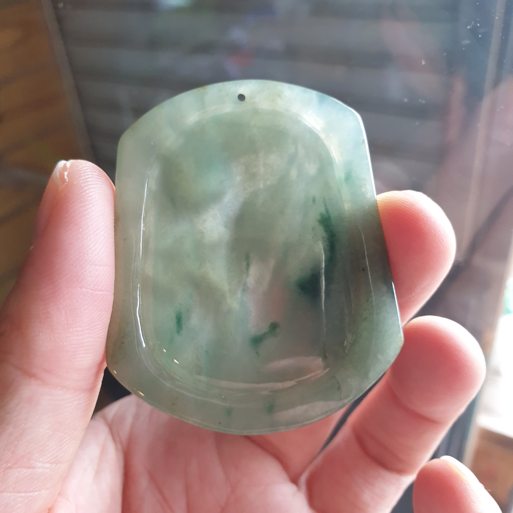 逸品軒~天然緬甸玉A貨-R2154-冰細糯飄花山水墜子 長56.6mm寬46.4mm厚6.5mm 玉質細膩，水頭好-細節圖5