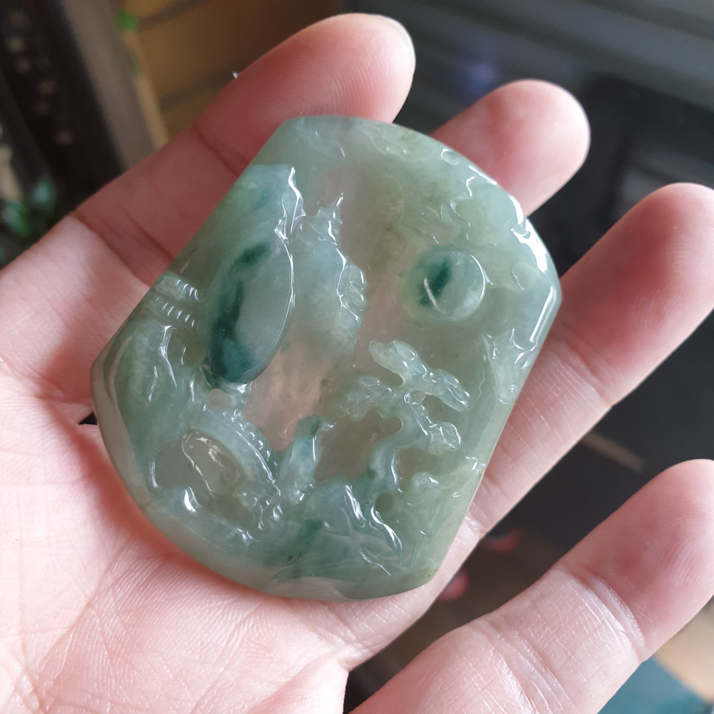 逸品軒~天然緬甸玉A貨-R2154-冰細糯飄花山水墜子 長56.6mm寬46.4mm厚6.5mm 玉質細膩，水頭好-細節圖6