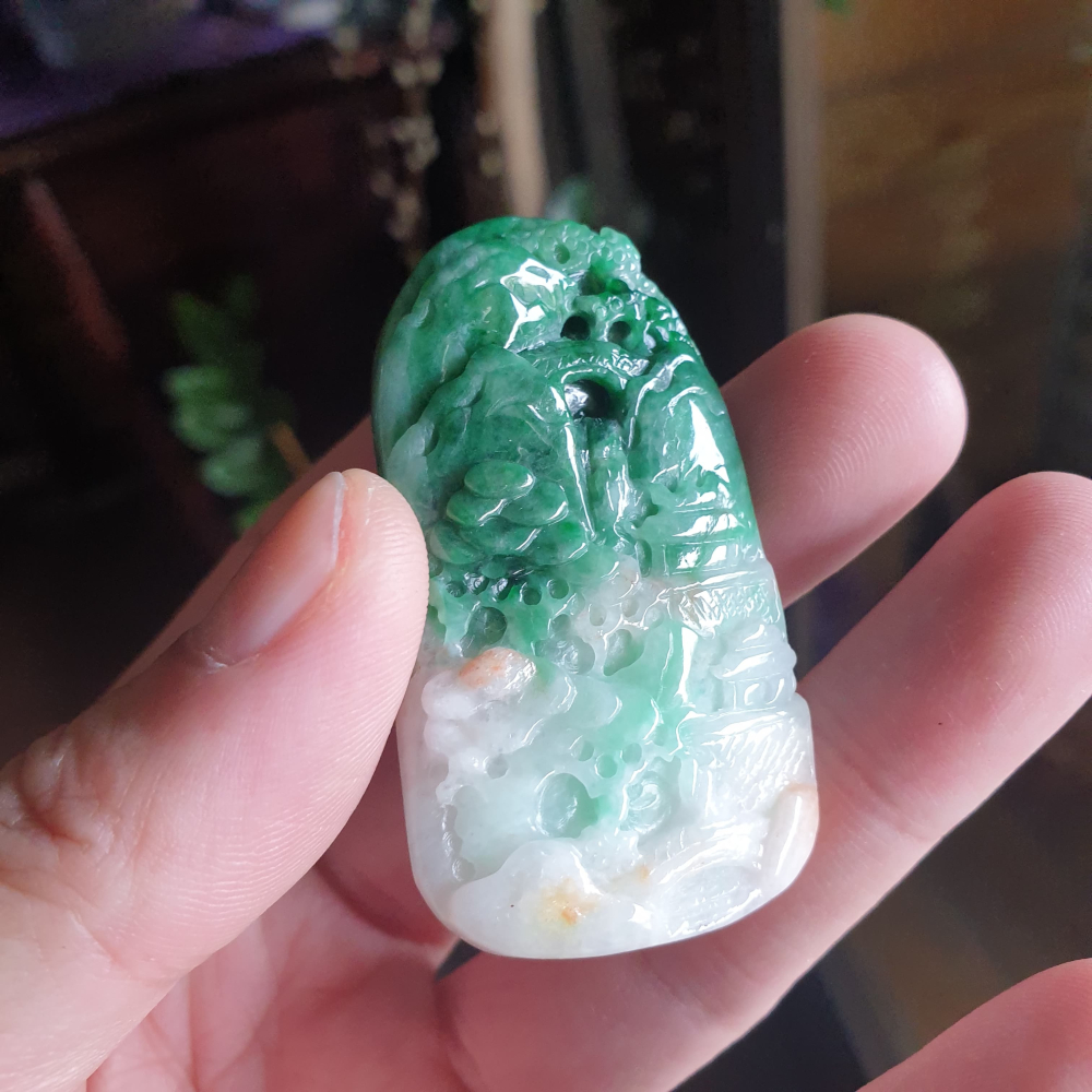 逸品軒~天然緬甸玉A貨-R2156-飄花帶灑金山水貴人墜子 55.7mm寬31.1mm厚10mm 顏色漂亮有特色。-細節圖5