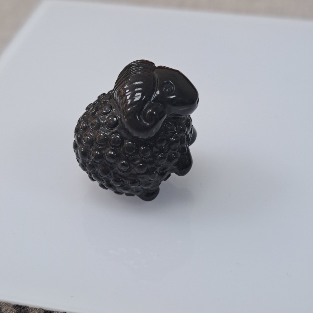 逸品軒～天然緬甸玉A貨-O0423-烏雞綿羊小擺件  長26.7mm寬18.8mm厚18.3mm  💰特價1088元-細節圖4