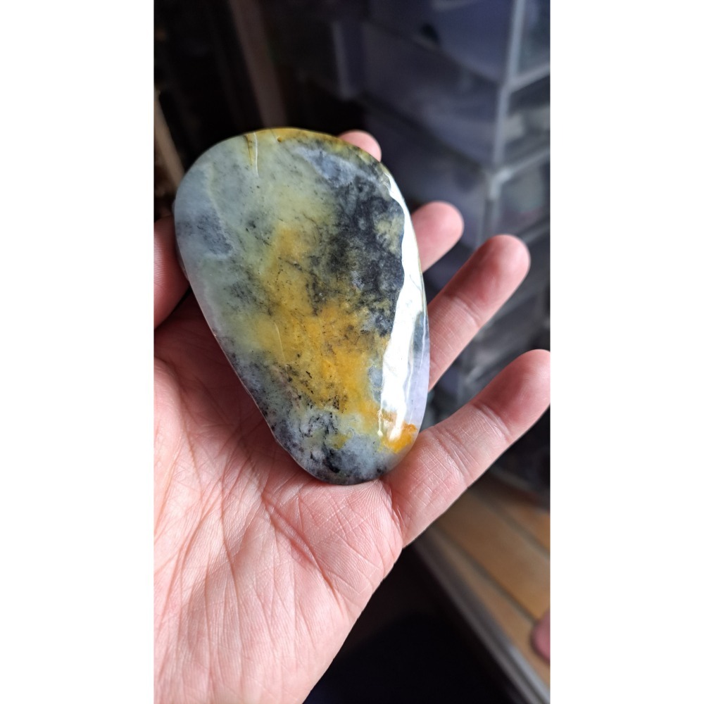 逸品軒~天然緬甸玉A貨-R2170-黃翡烏雞雙麒麟墜子/手把件 長73.7mm寬48.4mm厚17mm 手工精雕，顏色特-細節圖5