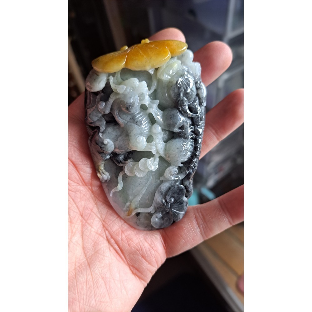 逸品軒~天然緬甸玉A貨-R2170-黃翡烏雞雙麒麟墜子/手把件 長73.7mm寬48.4mm厚17mm 手工精雕，顏色特-細節圖6