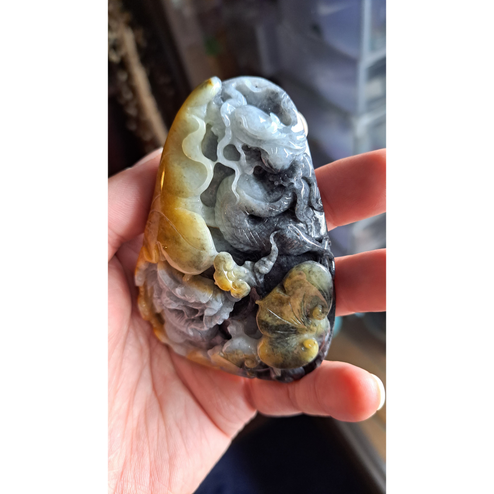 逸品軒~天然緬甸玉A貨-R2174-黃翡帶烏雞雙龍如意墜子/手把件 長77.5mm寬43.1mm厚28.8mm 手工精雕-細節圖7