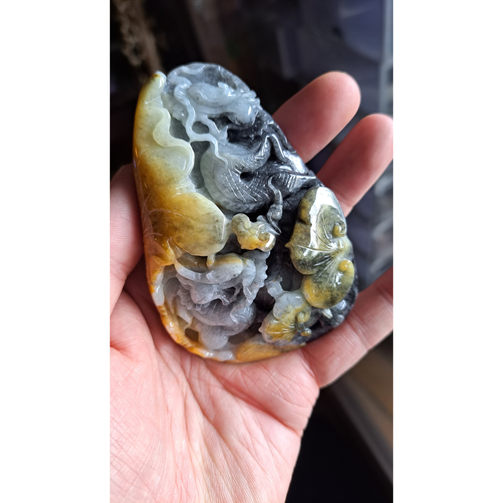 逸品軒~天然緬甸玉A貨-R2174-黃翡帶烏雞雙龍如意墜子/手把件 長77.5mm寬43.1mm厚28.8mm 手工精雕-細節圖8