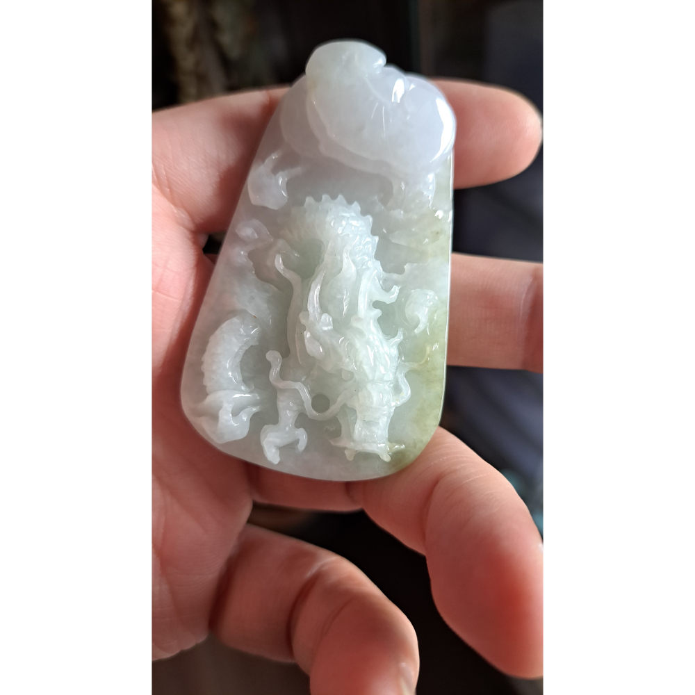 逸品軒~天然緬甸玉A貨-R2179-龍如意墜子 長64.1mm寬39.8mm厚13.8mm 雕如意及三爪龍。 龍如意祥雲-細節圖3