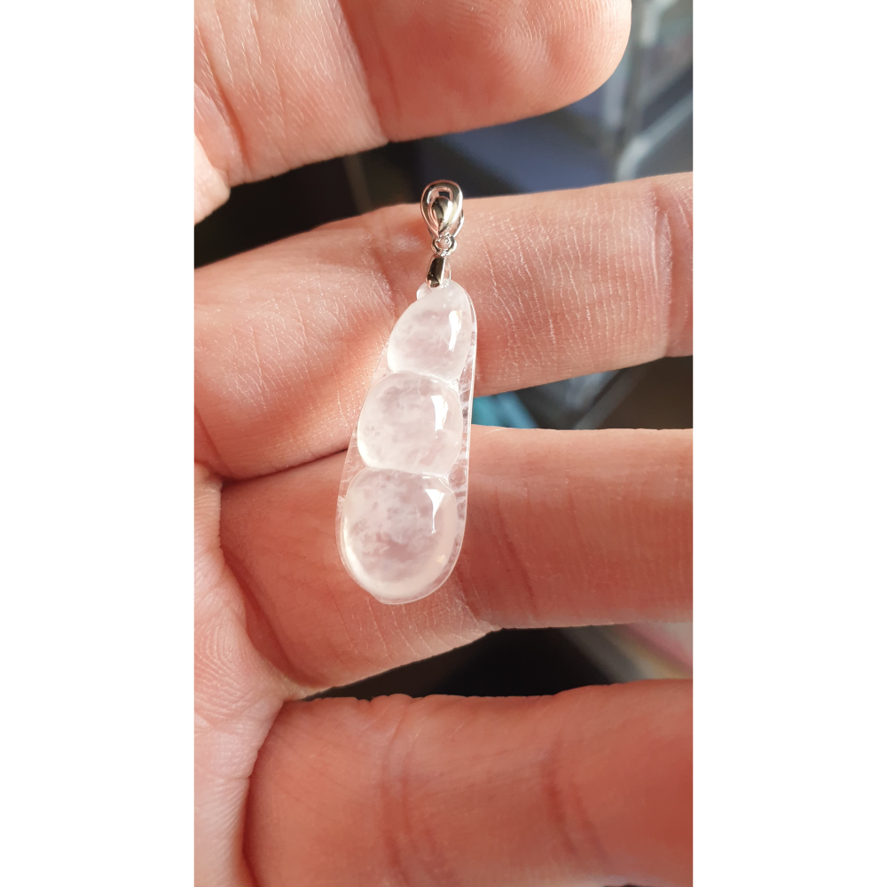 逸品軒~天然緬甸玉A貨-R2196-18K金頭鑲真鑽冰玻種福豆墜子 長28.1mm寬11.2mm厚6mm冰玻種，種水好-細節圖2