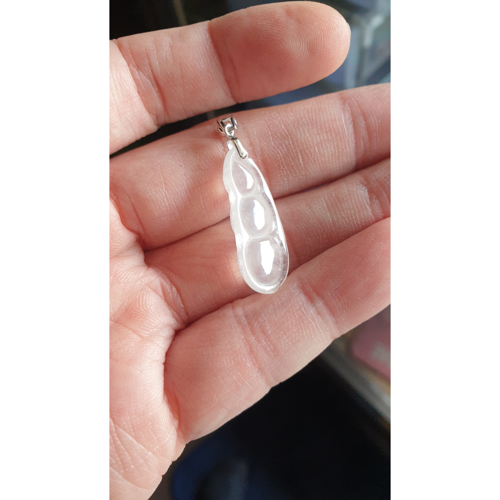 逸品軒~天然緬甸玉A貨-R2196-18K金頭鑲真鑽冰玻種福豆墜子 長28.1mm寬11.2mm厚6mm冰玻種，種水好-細節圖3