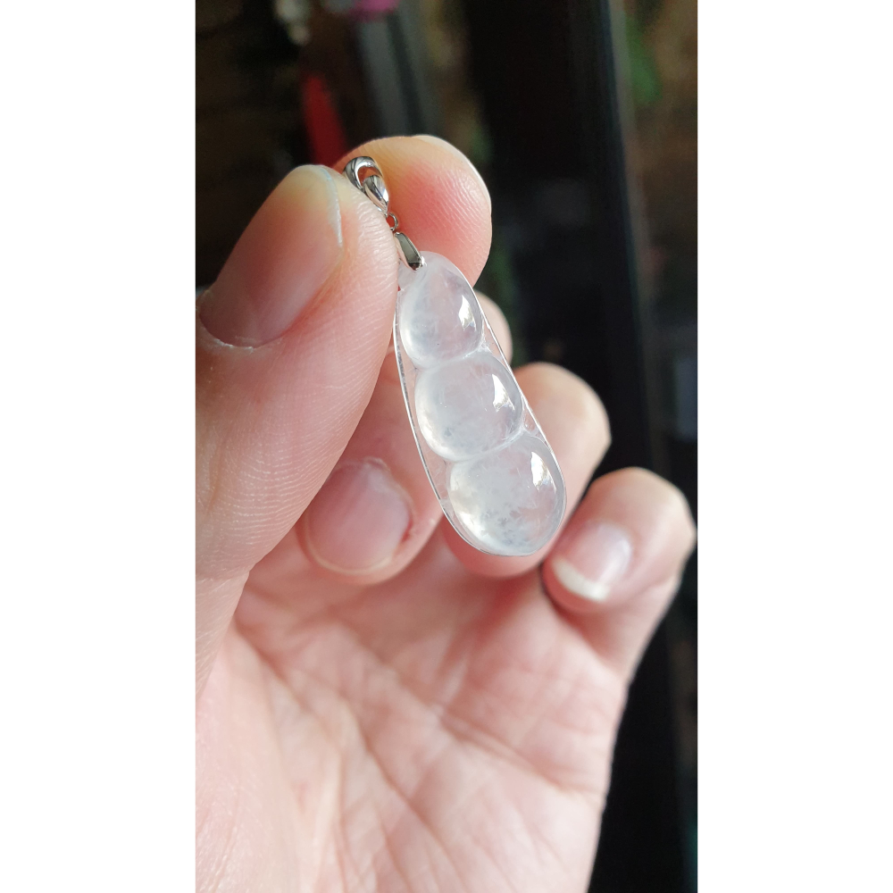 逸品軒~天然緬甸玉A貨-R2196-18K金頭鑲真鑽冰玻種福豆墜子 長28.1mm寬11.2mm厚6mm冰玻種，種水好-細節圖7